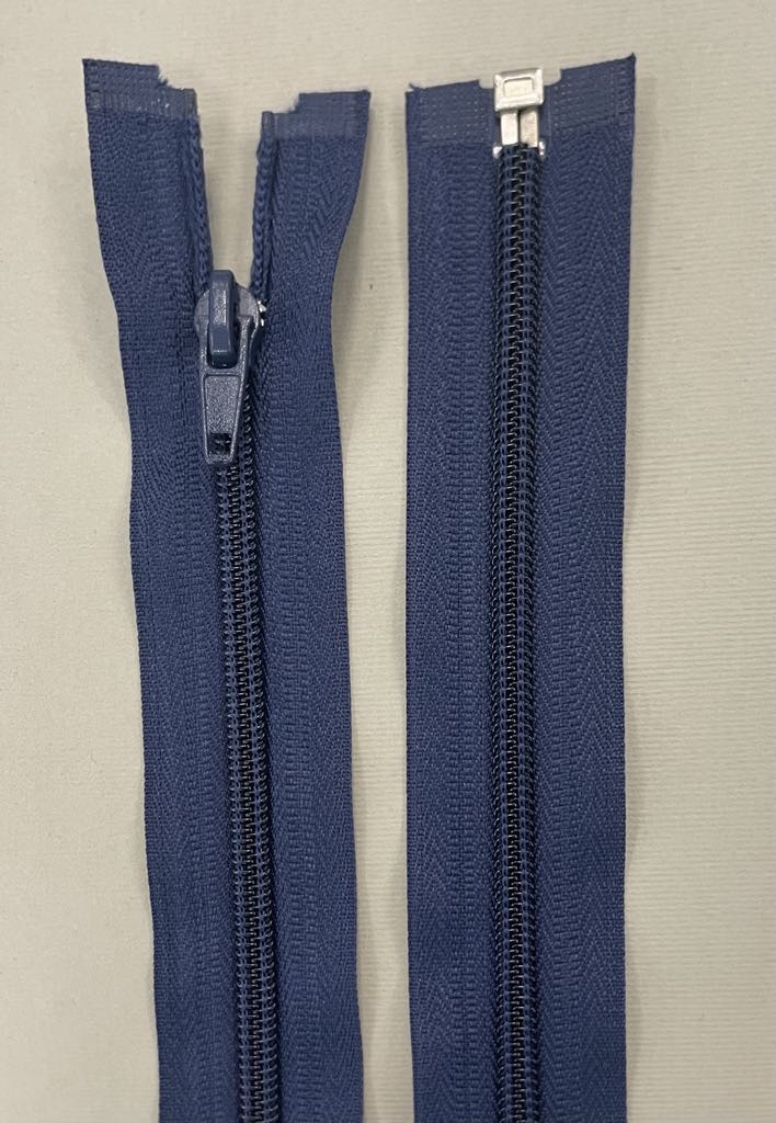 Spiralinis išsegamas užtrauktukas "Tamsiai mėlynas", 30 cm Spiralinis išsegamas užtrauktukas "Tamsiai mėlynas", 30 cm — siuvimo užtrauktukai | Trys Pelėdos