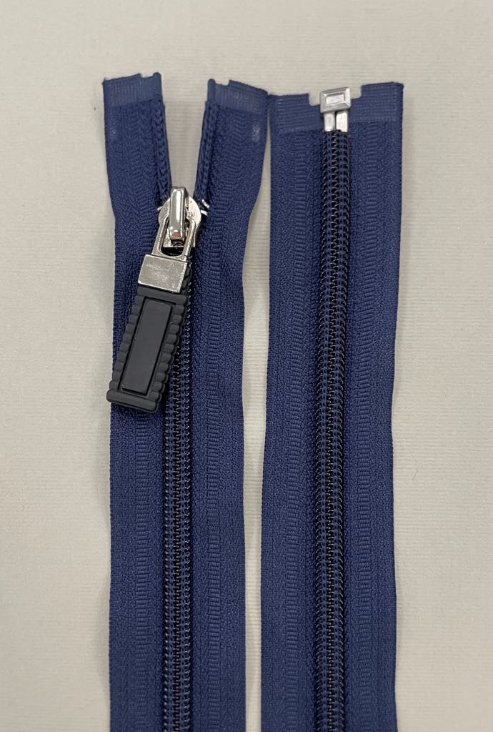 Spiralinis išsegamas užtrauktukas "Tamsiai mėlynas", 60 cm Spiralinis išsegamas užtrauktukas "Tamsiai mėlynas", 60 cm — siuvimo užtrauktukai | Trys Pelėdos