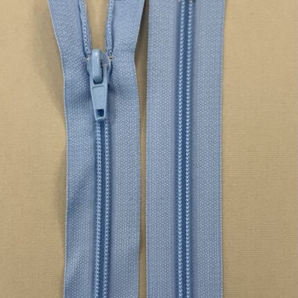 Spiralinis išsegamas užtrauktukas "Žydras", 40 cm — siuvimo užtrauktukai | Trys Pelėdos