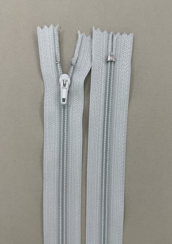 Spiralinis neišsegamas užtrauktukas "Šviesiai pilkas", 50 cm — siuvimo užtrauktukai | Trys Pelėdos