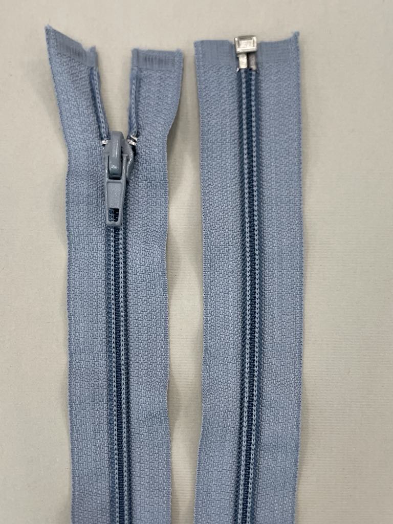 Spiralinis užtrauktukas "Šviesiai pilkas", 35 cm Spiralinis užtrauktukas "Šviesiai pilkas", 35 cm — siuvimo užtrauktukai | Trys Pelėdos