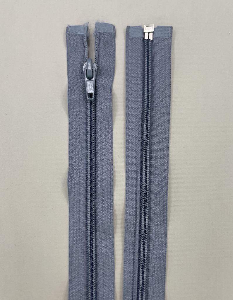 Spiralinis užtrauktukas "Šviesiai pilkas", 50 cm Spiralinis užtrauktukas "Šviesiai pilkas", 50 cm — siuvimo užtrauktukai | Trys Pelėdos