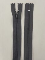 Spiralinis užtrauktukas "Tamsiai pilkas", 40 cm — siuvimo užtrauktukai | Trys Pelėdos