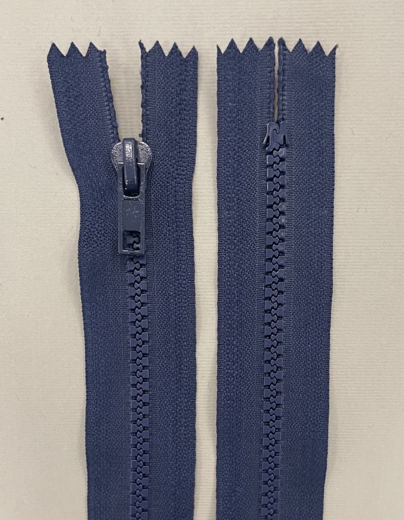 Užtrauktukas "Tamsiai mėlynas", 16 cm Užtrauktukas "Tamsiai mėlynas", 16 cm — siuvimo užtrauktukai | Trys Pelėdos