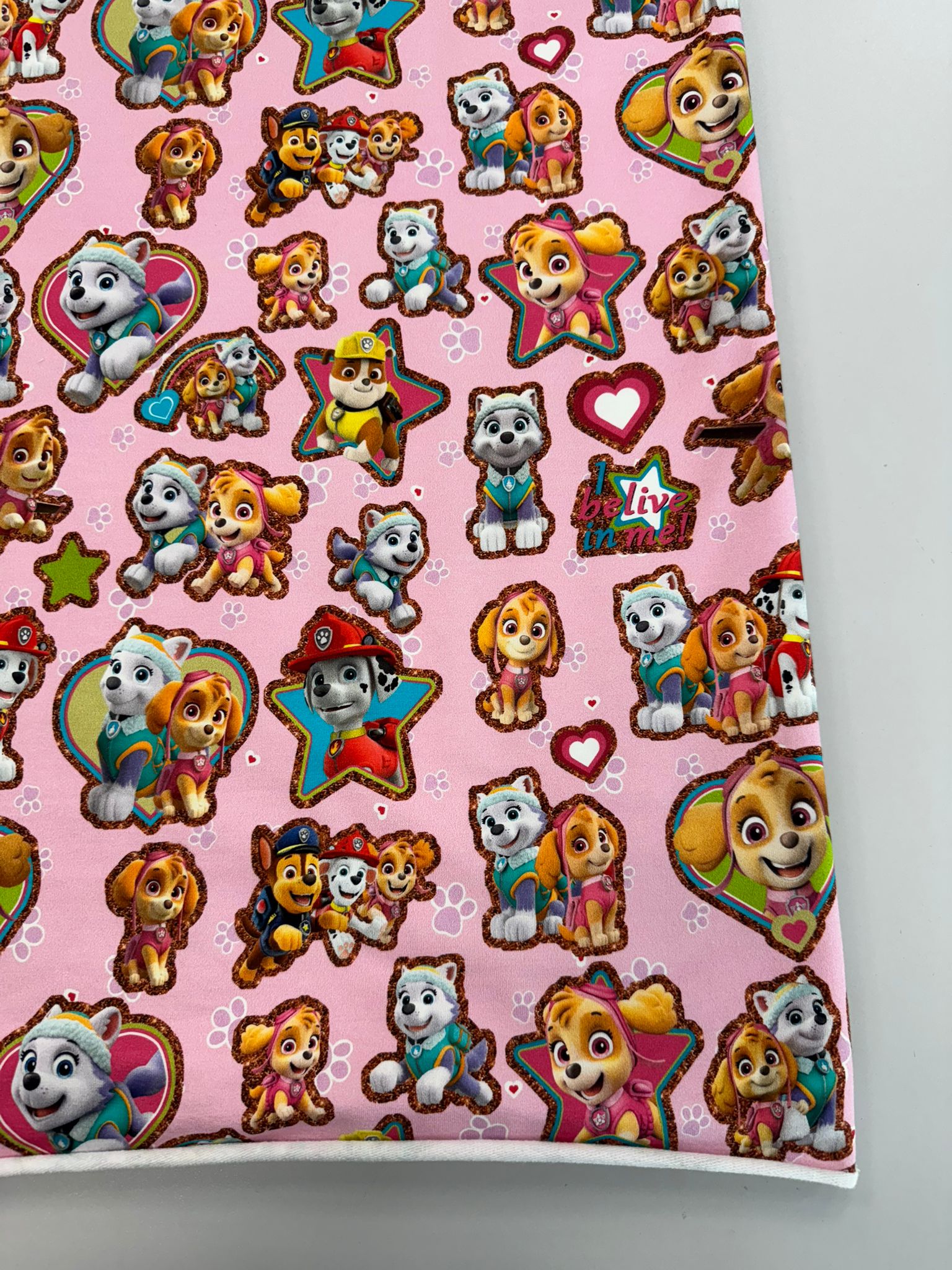 Kilpinis, skaitmeninės spaudos trikotažas Patruliai su auksiniu rėmeliu Kilpinis, skaitmeninės spaudos trikotažas Patruliai su auksiniu rėmeliu