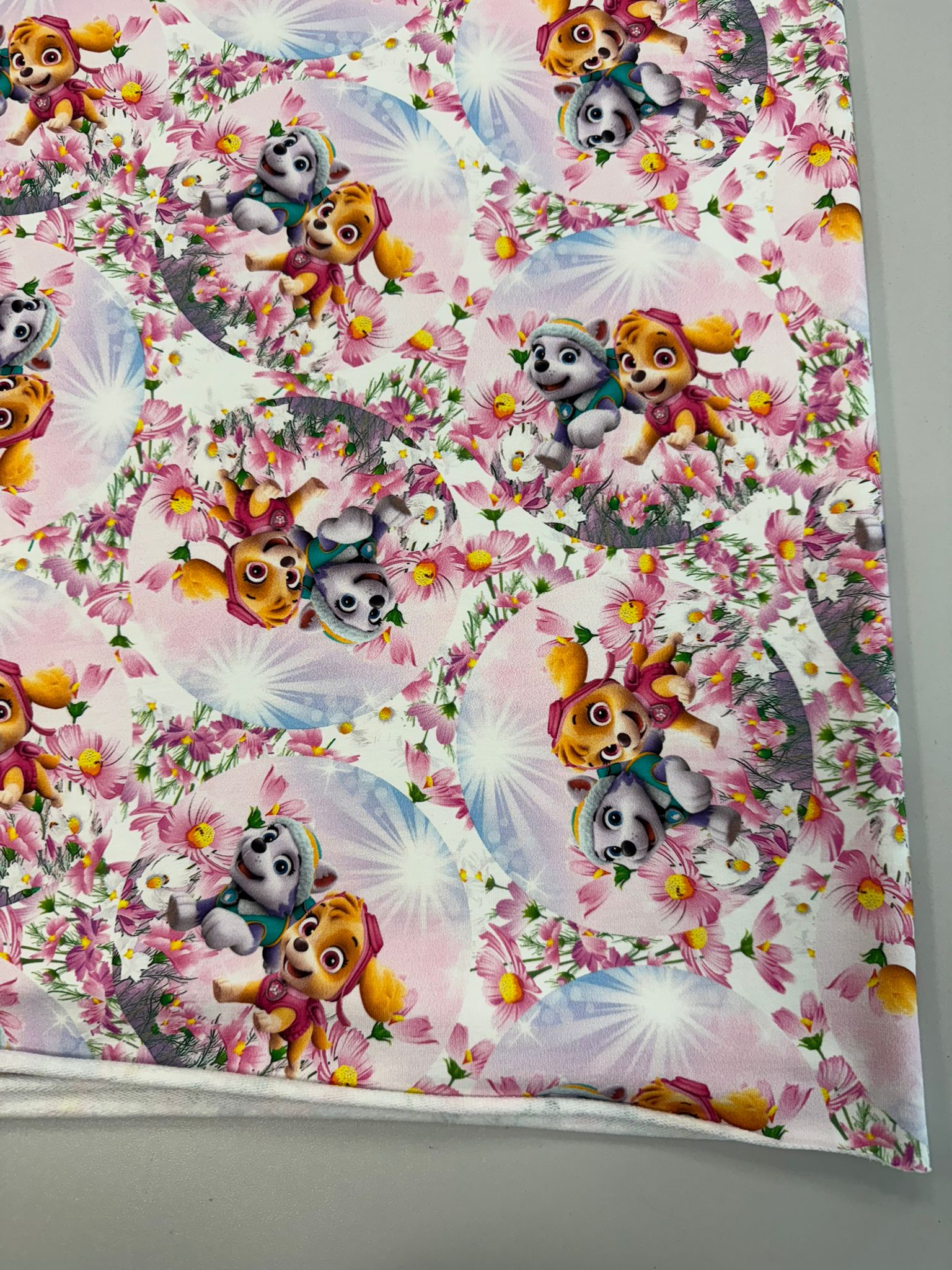 Kilpinis, skaitmeninės spaudos trikotažas Sky gėlių pievoje Kilpinis, skaitmeninės spaudos trikotažas Sky gėlių pievoje