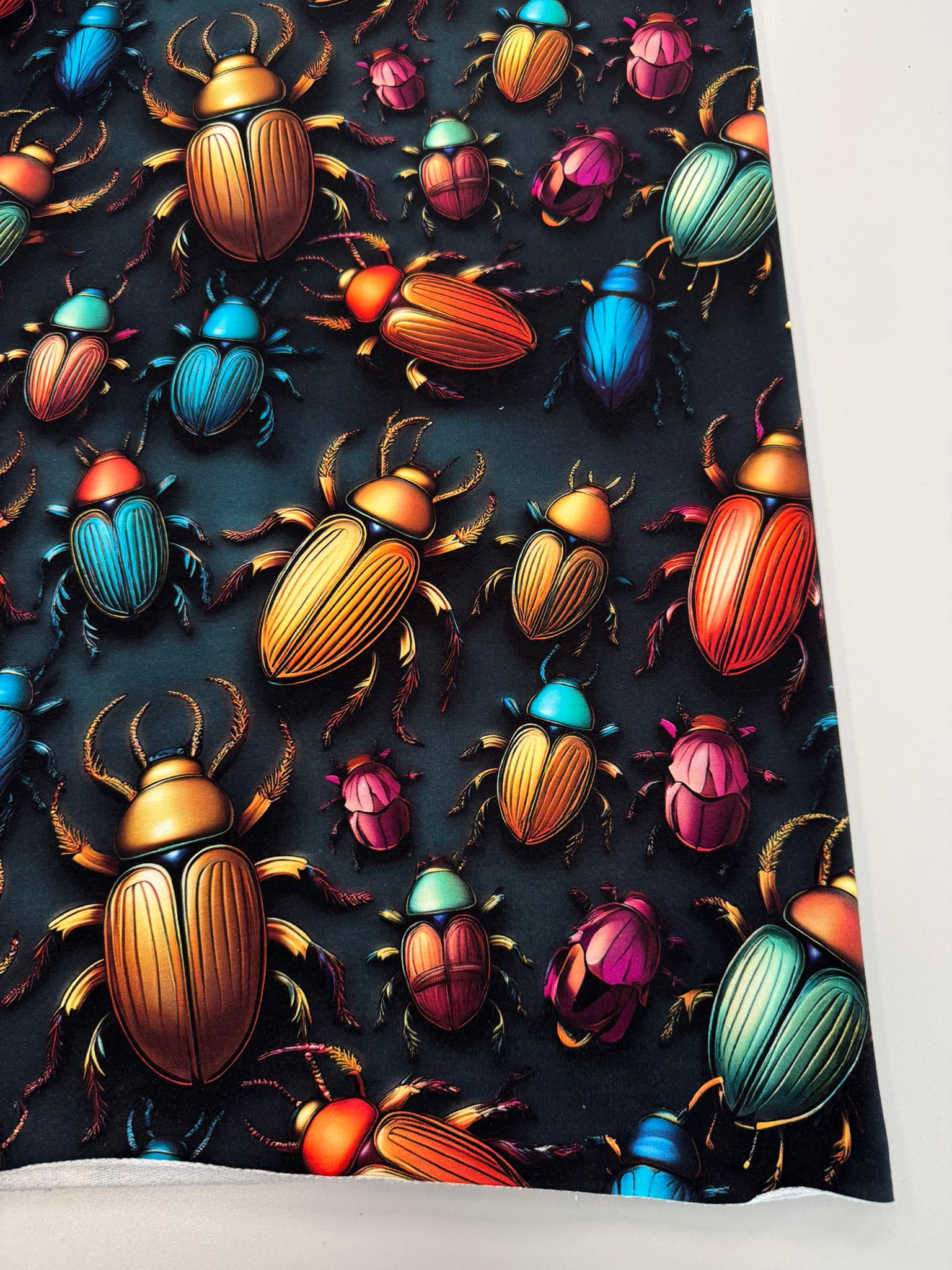 Kilpinis, skaitmeninės spaudos trikotažas Vabalai Kilpinis, skaitmeninės spaudos trikotažas Vabalai