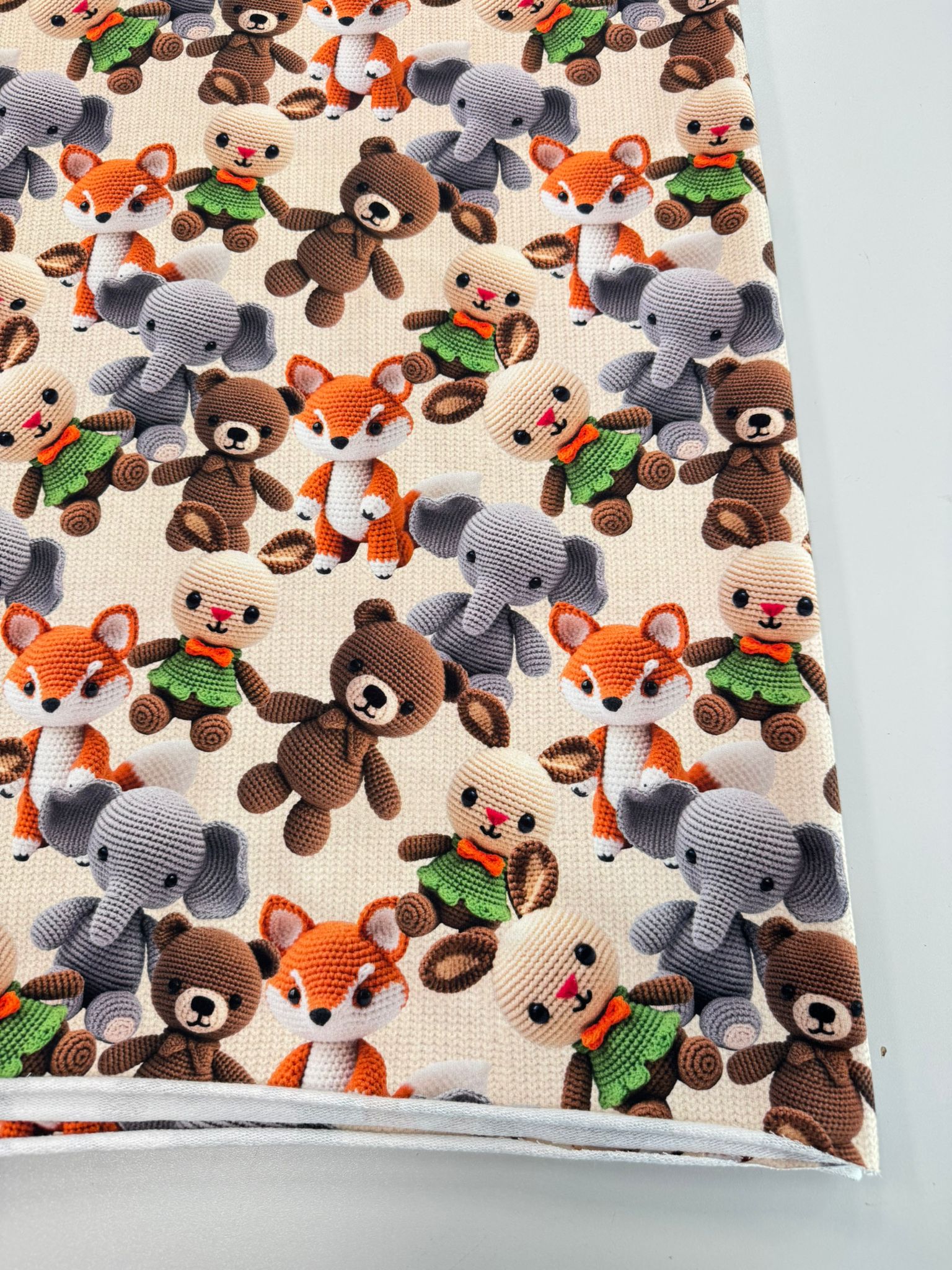 Kilpinis, skaitmeninės spaudos trikotažas Megzti žaisliukai Kilpinis, skaitmeninės spaudos trikotažas Megzti žaisliukai