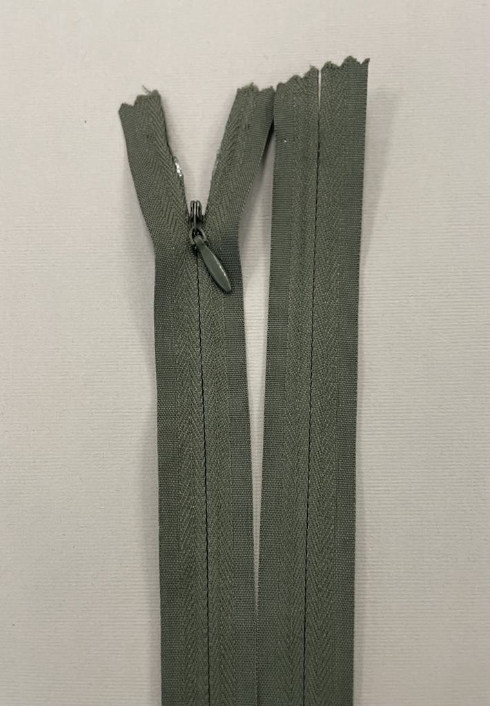 Paslėptas užtrauktukas "Chaki", 55 cm — siuvimo užtrauktukai | Trys Pelėdos