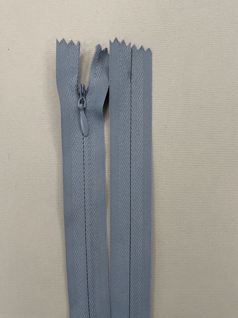 Paslėptas užtrauktukas "Indigo Pilka", 60 cm — siuvimo užtrauktukai | Trys Pelėdos