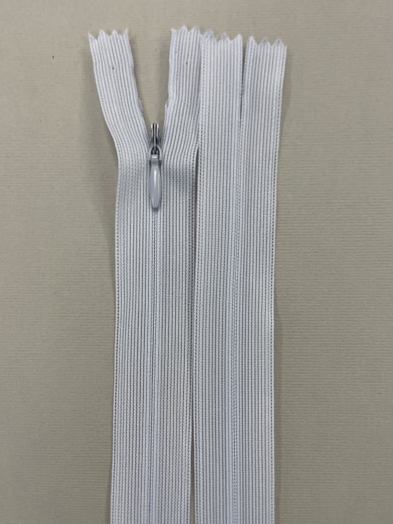 Paslėptas užtrauktukas "Melsvas", 50 cm Paslėptas užtrauktukas "Melsvas", 50 cm — siuvimo užtrauktukai | Trys Pelėdos