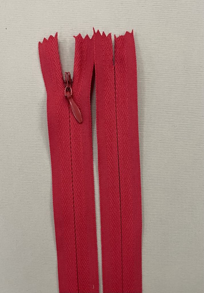 Paslėptas užtrauktukas "Raudonas", 60 cm — siuvimo užtrauktukai | Trys Pelėdos