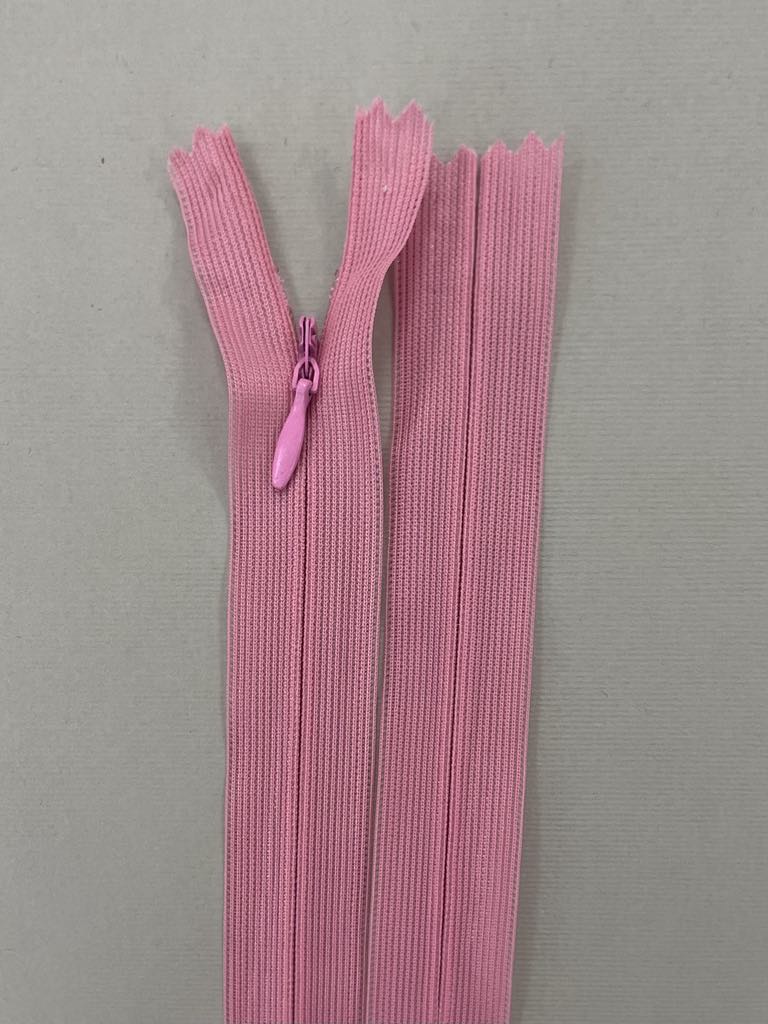 Paslėptas užtrauktukas "Rožinis", 50 cm Paslėptas užtrauktukas "Rožinis", 50 cm — siuvimo užtrauktukai | Trys Pelėdos