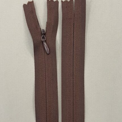 Paslėptas užtrauktukas "Rudas", 55 cm — siuvimo užtrauktukai | Trys Pelėdos
