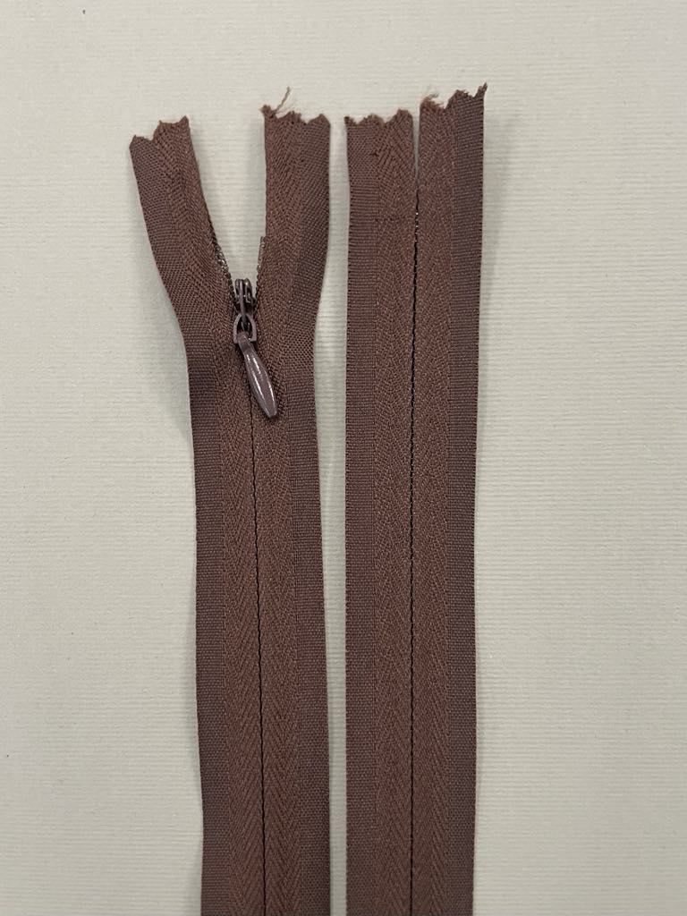 Paslėptas užtrauktukas "Rudas", 55 cm — siuvimo užtrauktukai | Trys Pelėdos