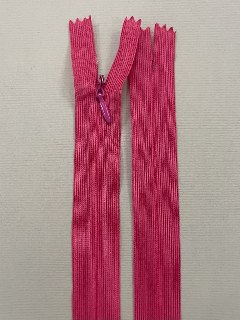 Paslėptas užtrauktukas "Ryškiai rožinis", 50 cm Paslėptas užtrauktukas "Ryškiai rožinis", 50 cm — siuvimo užtrauktukai | Trys Pelėdos