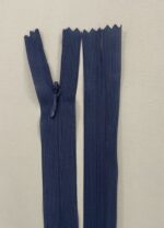Tamsiai mėlynas