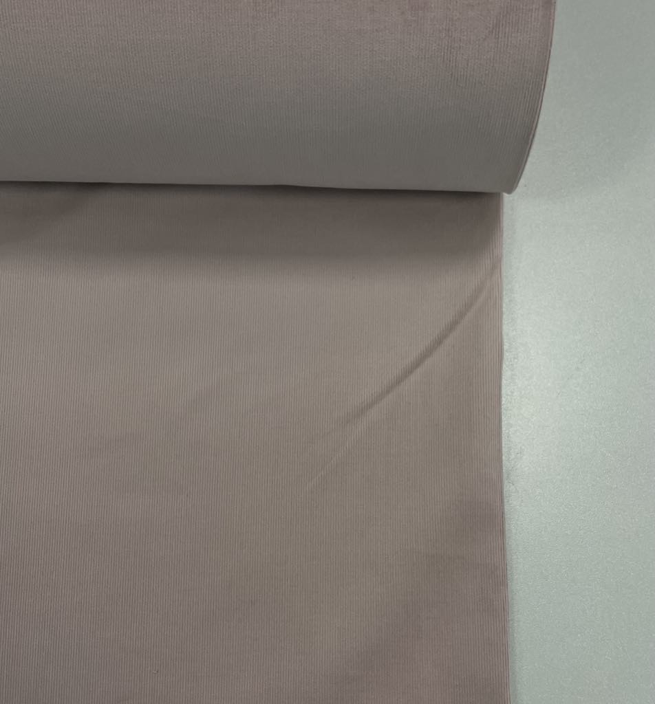 Smulkus velvetas Pelenų rožė