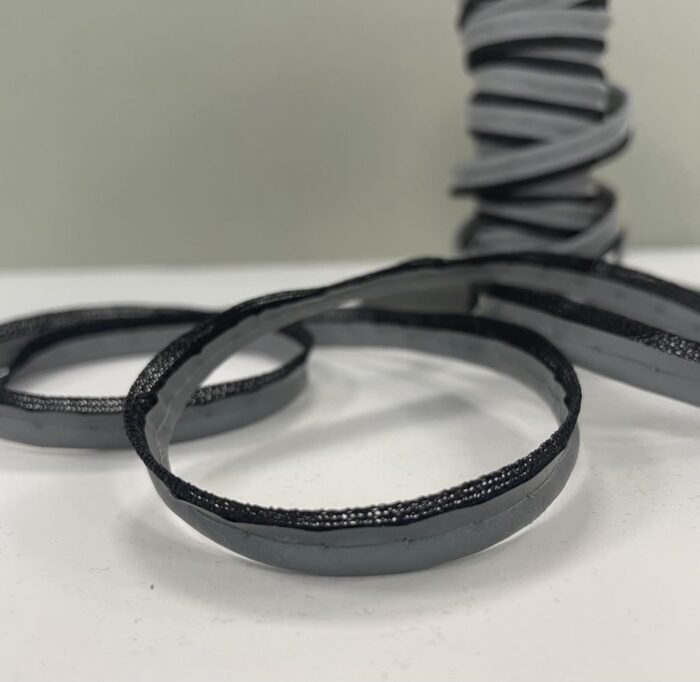 Šviesą atspindinti įkantavimo juostelė, pilka/juoda 10 mm