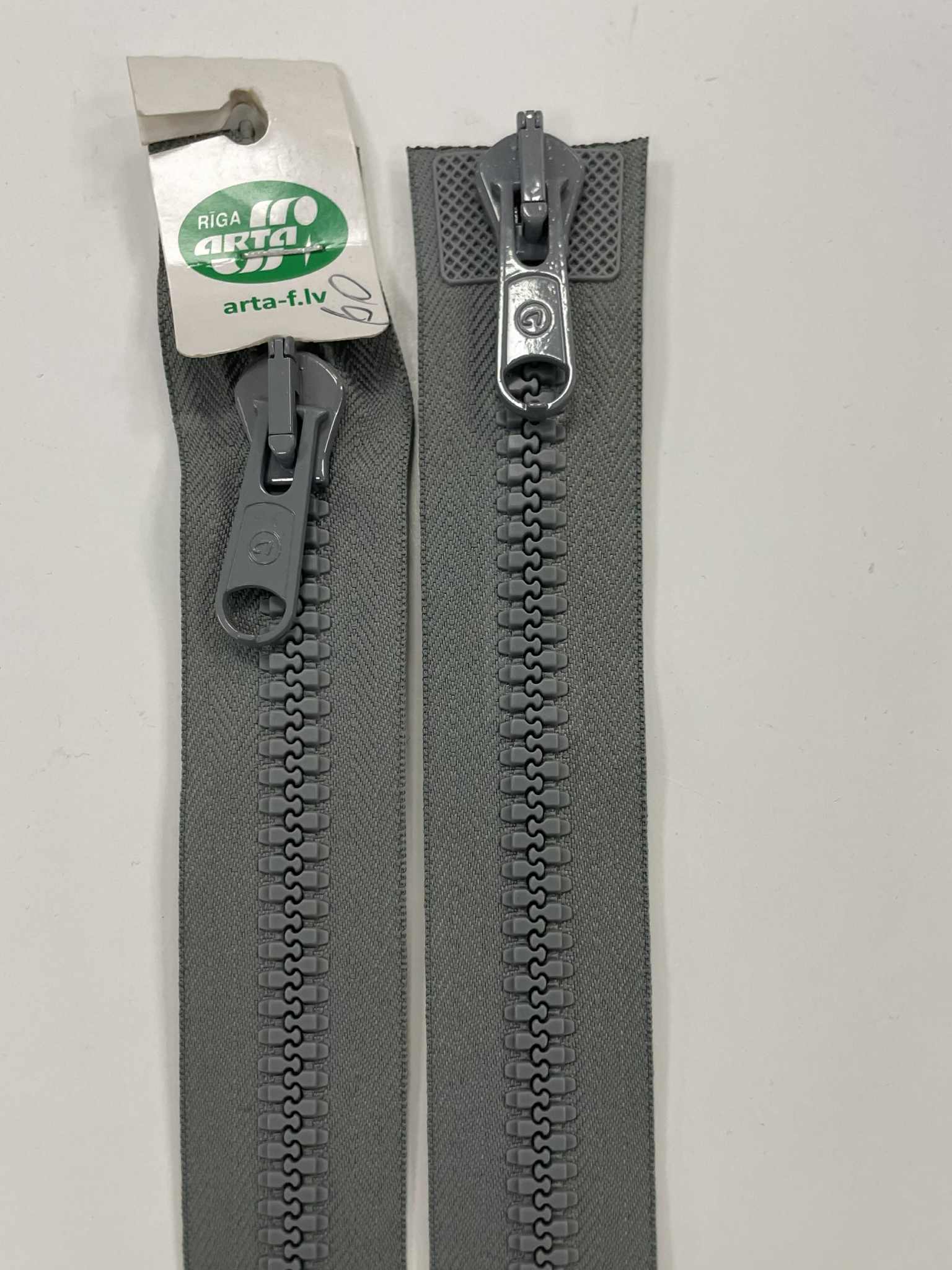 Dvipusis užtrauktukas Pilkas,60 cm Dvipusis užtrauktukas Pilkas,60 cm — siuvimo užtrauktukai | Trys Pelėdos