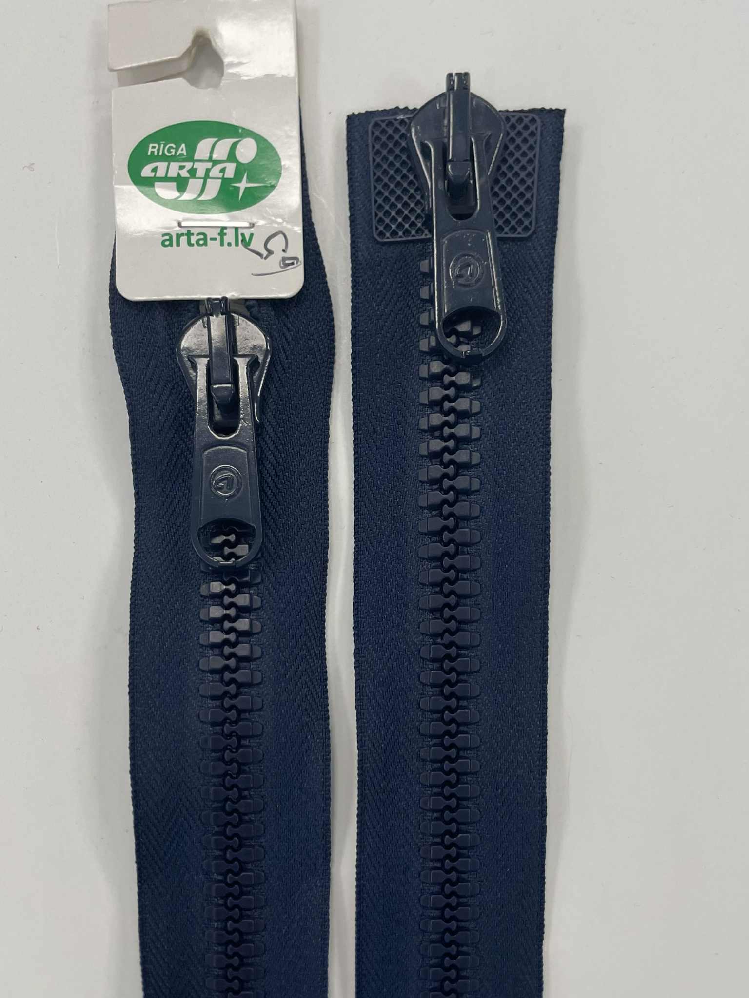 Dvipusis užtrauktukas Tamsiai mėlynas, 65 cm Dvipusis užtrauktukas Tamsiai mėlynas, 65 cm — siuvimo užtrauktukai | Trys Pelėdos