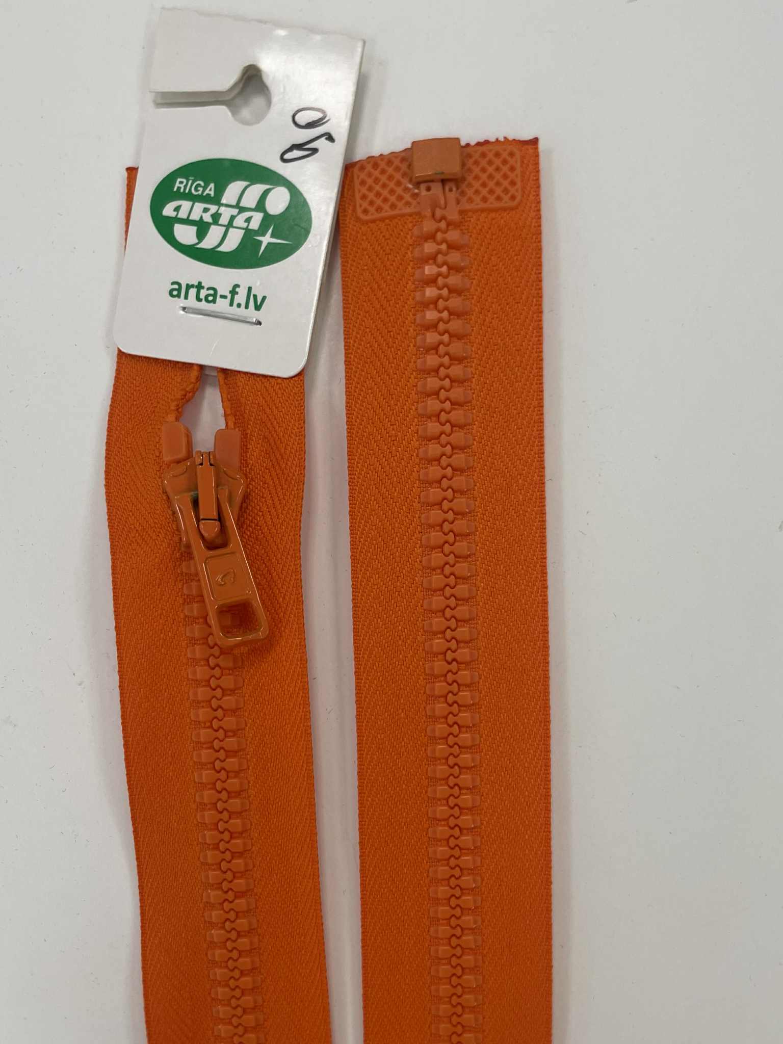 Išsegamas užtrauktukas Oranžinis, 90 cm Išsegamas užtrauktukas Oranžinis, 90 cm — siuvimo užtrauktukai | Trys Pelėdos