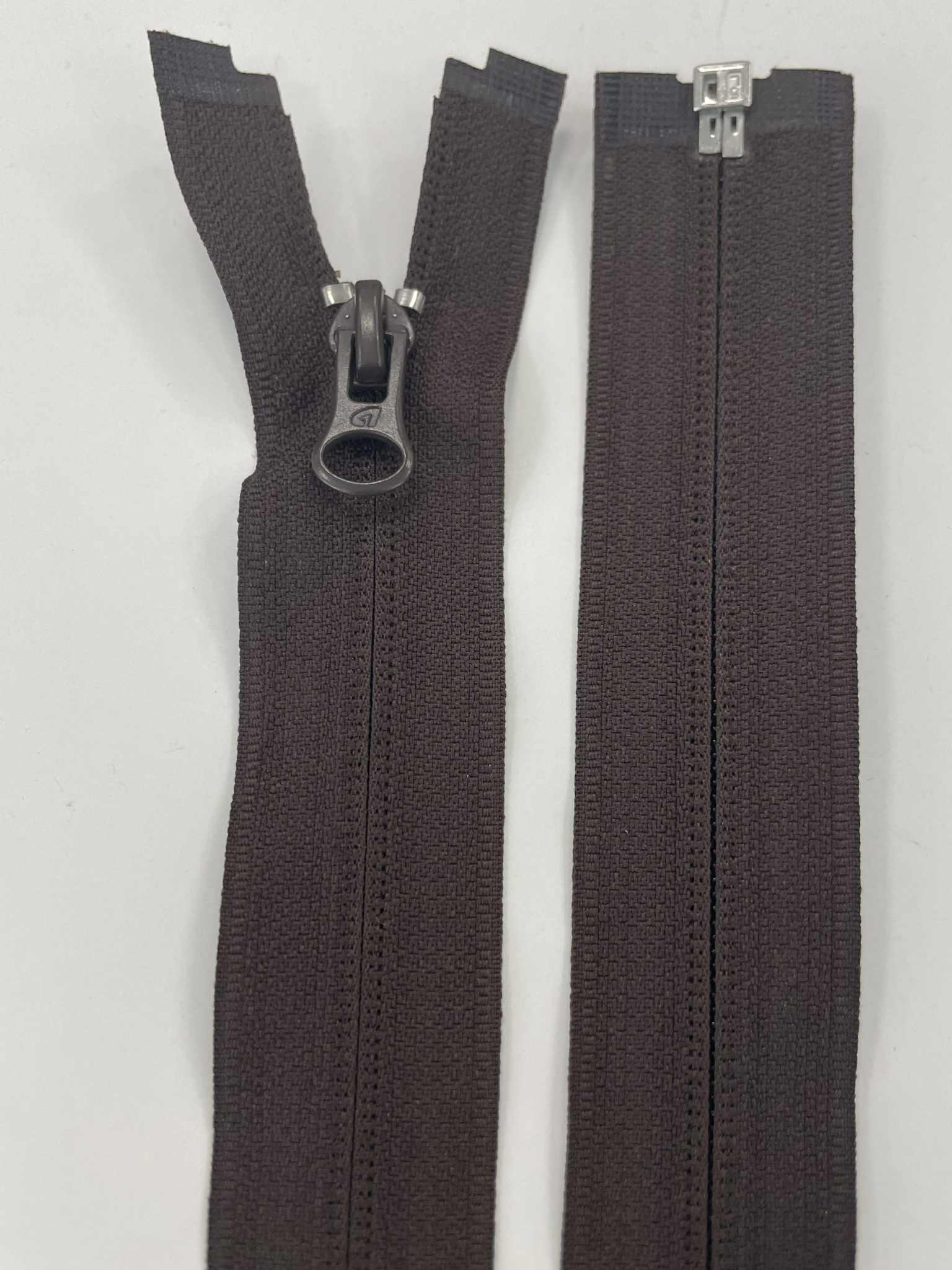Paslėptas išsegamas užtrauktukas Rudas, 65 cm — siuvimo užtrauktukai | Trys Pelėdos