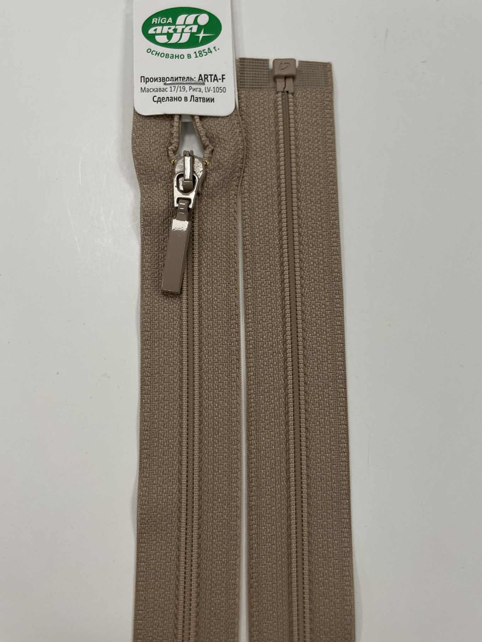 Spiralinis užtrauktukas Smėlinis, 60 cm Spiralinis užtrauktukas Smėlinis, 60 cm — siuvimo užtrauktukai | Trys Pelėdos