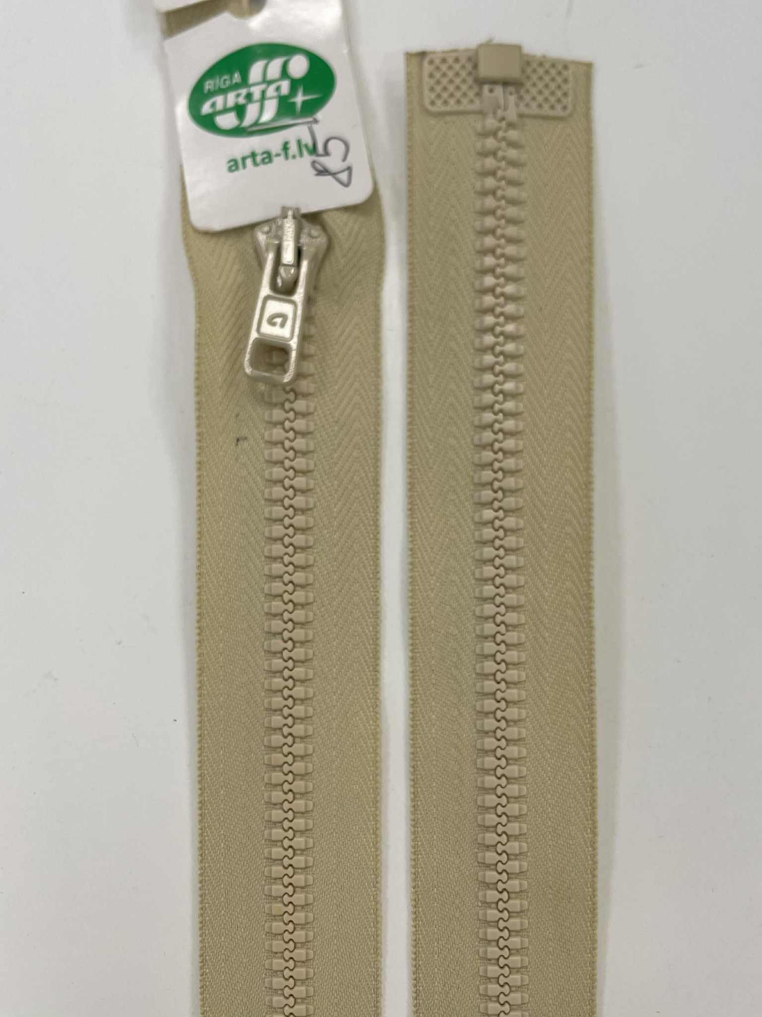 Užtrauktukas Smėlinis tamsesnis, 85 cm Užtrauktukas Smėlinis tamsesnis, 85 cm — siuvimo užtrauktukai | Trys Pelėdos