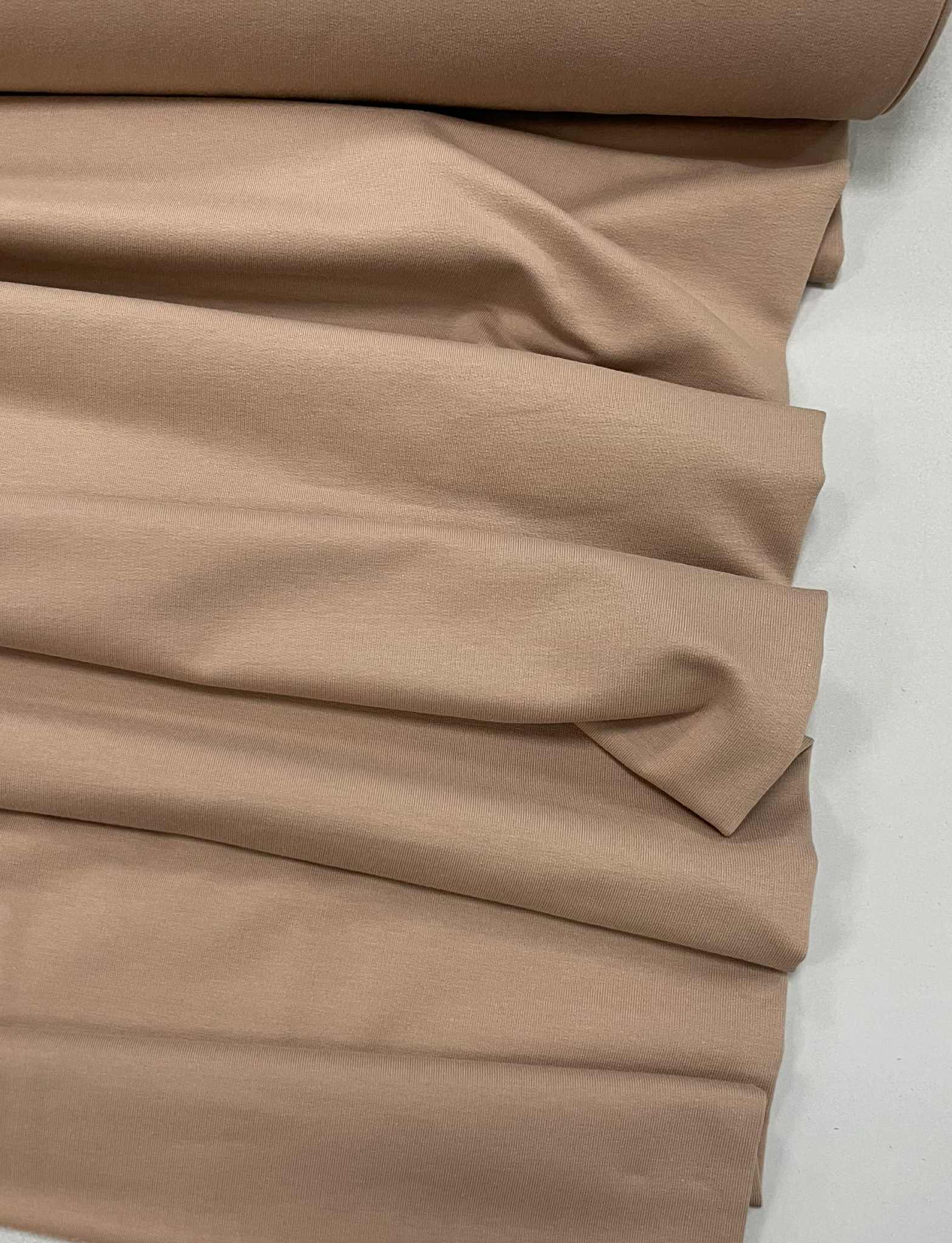 Pašiltintas, nestoras elastingas trikotažas Camel Pašiltintas, nestoras elastingas trikotažas Camel — trikotažas | Trys Pelėdos