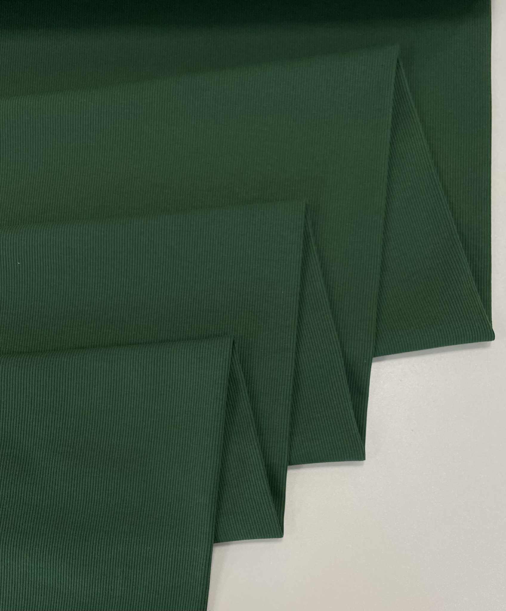Vidutinis rib trikotažas DEEP GREEN Vidutinis rib trikotažas DEEP GREEN — trikotažas | Trys Pelėdos