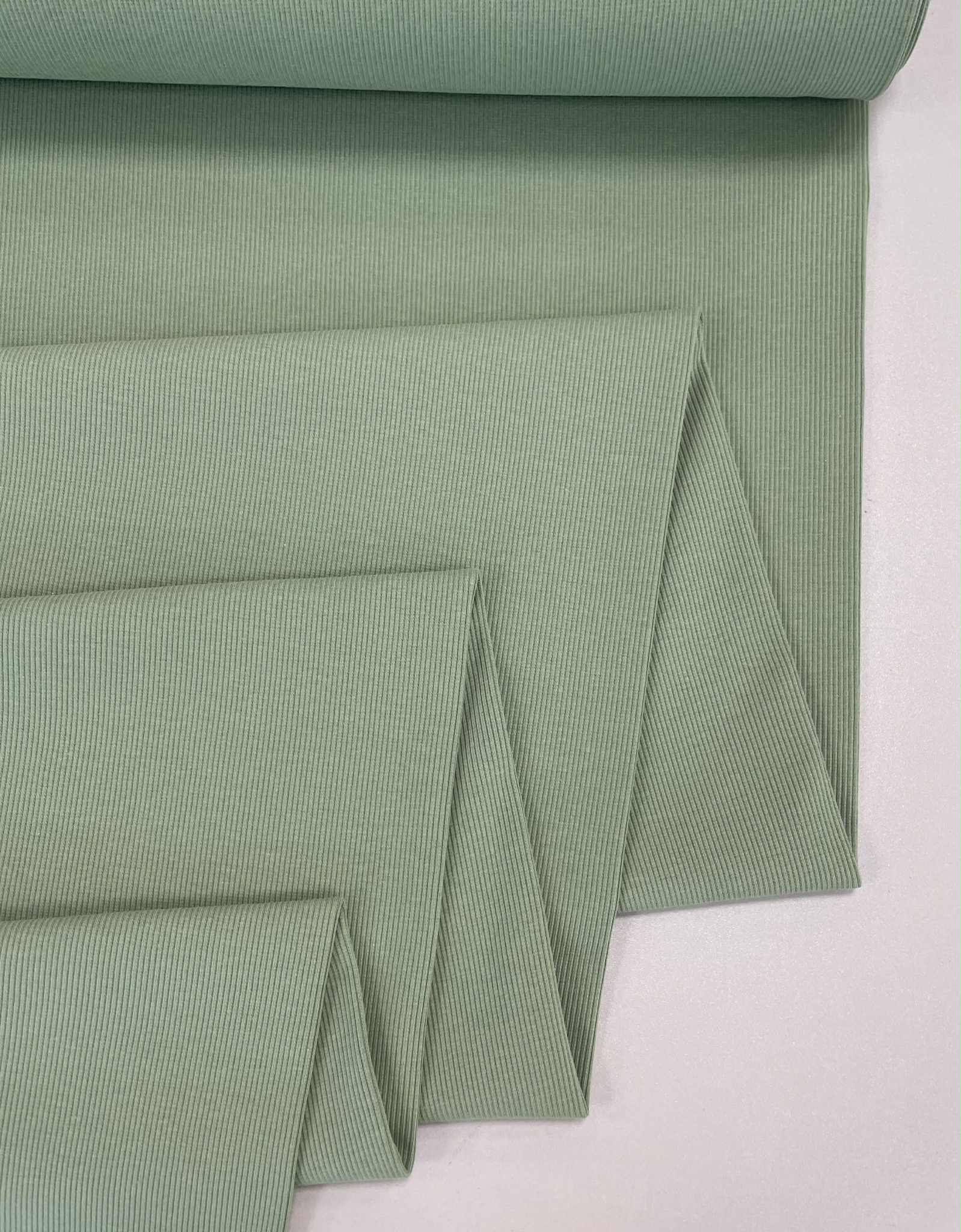Vidutinis rib trikotažas SAGE GREEN Vidutinis rib trikotažas SAGE GREEN — trikotažas | Trys Pelėdos