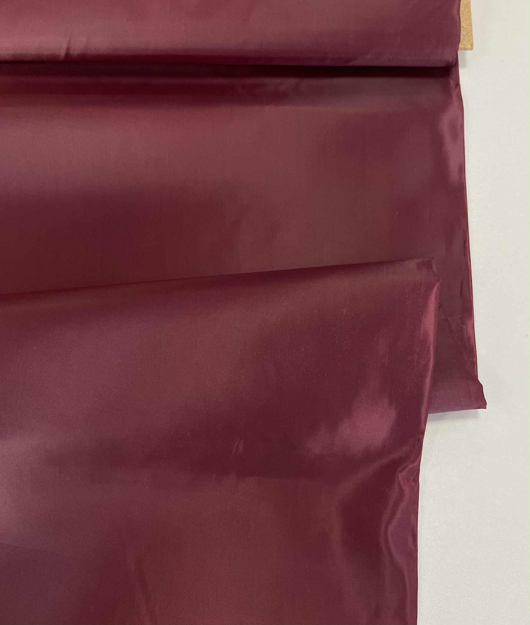 Pamušalinis audinys Ryškus bordo Pamušalinis audinys Ryškus bordo