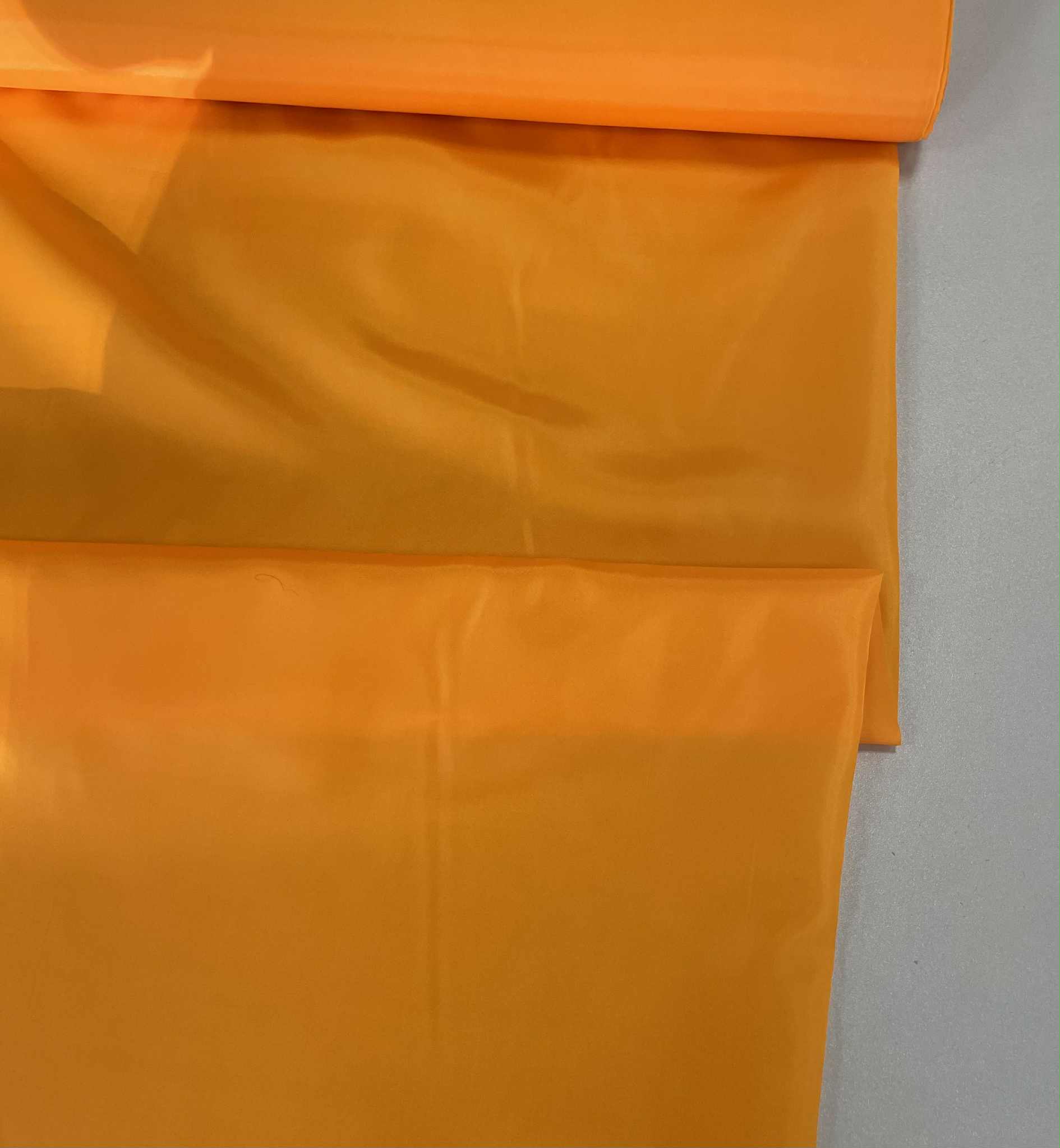 Pamušalinis audinys Oranžinė Pamušalinis audinys Oranžinė — Pamušalas | Trys Pelėdos