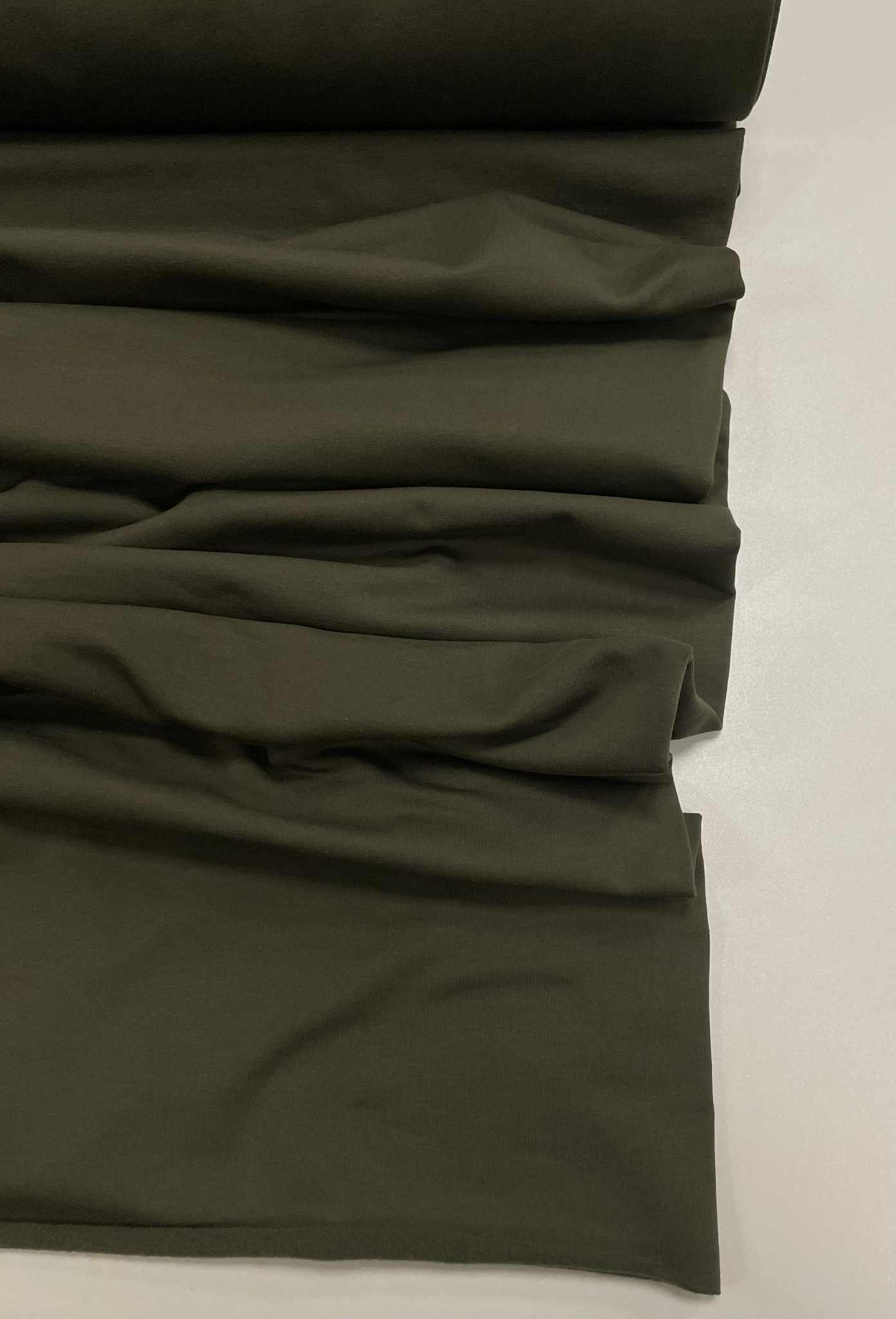 Pašiltintas, nestoras elastingas trikotažas Dark olive Pašiltintas, nestoras elastingas trikotažas Dark olive — trikotažas | Trys Pelėdos