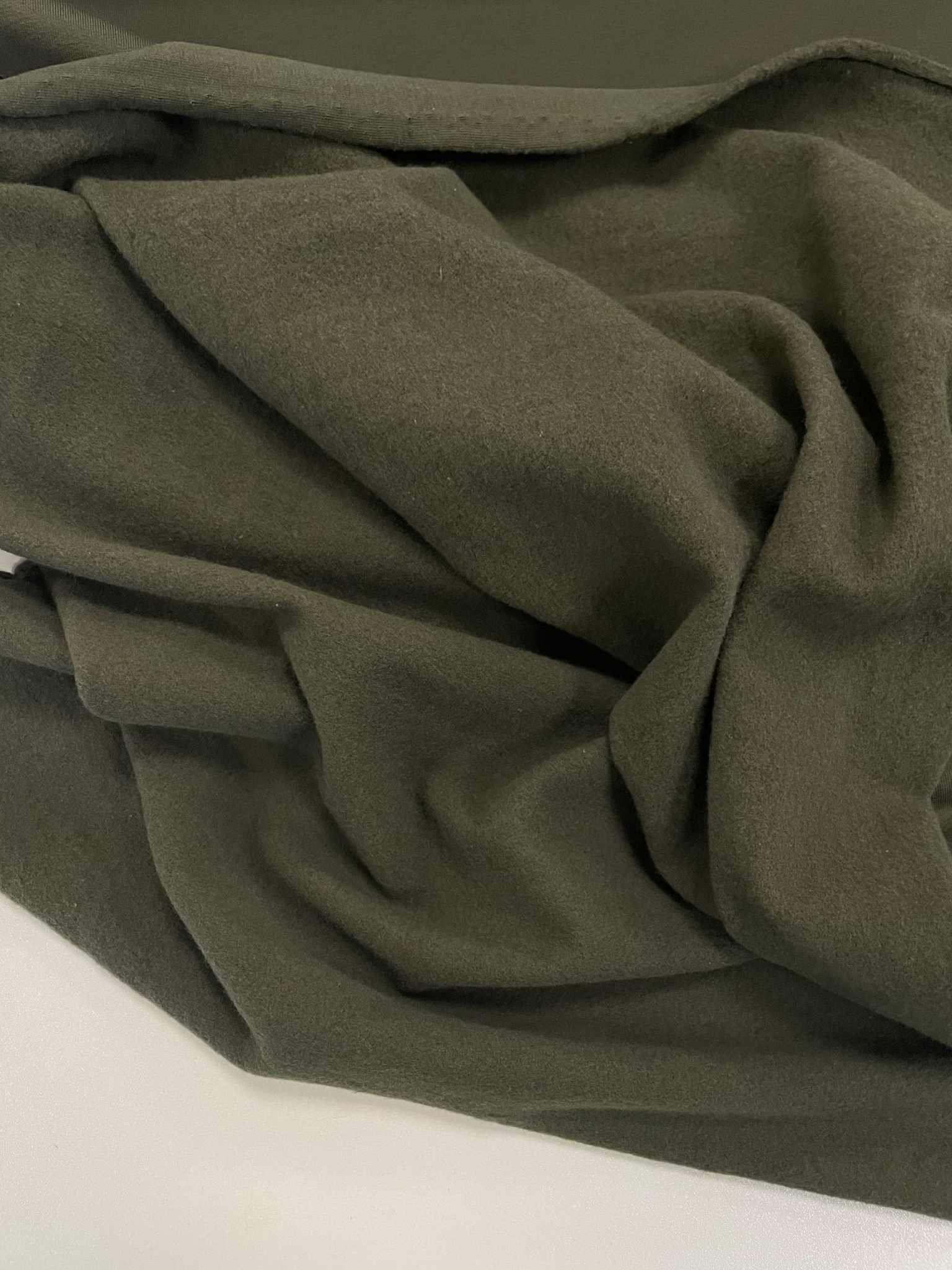 Pašiltintas, nestoras elastingas trikotažas Dark olive (2 nuotr.) — trikotažas | Trys Pelėdos