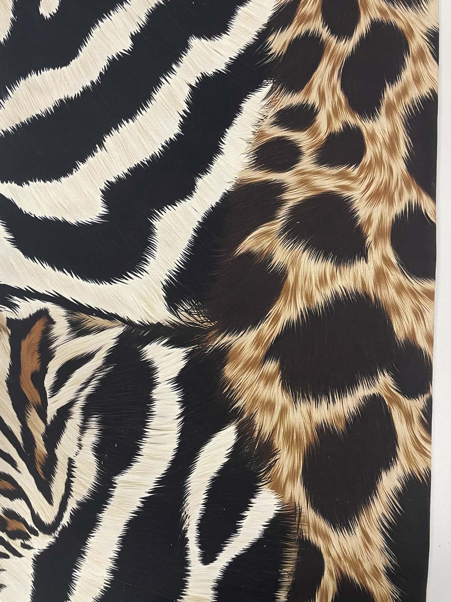 Kilpinis, skaitmeninės spaudos trikotažas Kailis Kilpinis, skaitmeninės spaudos trikotažas Kailis