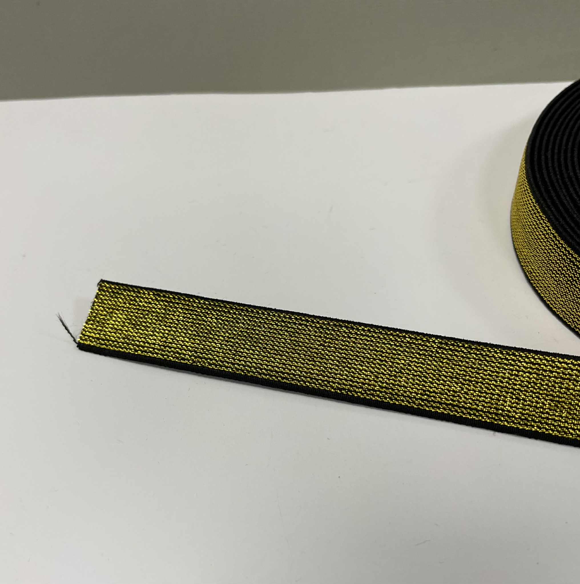Metalizuota guma 20 mm, Auksinė/juoda Metalizuota guma 20 mm, Auksinė/juoda