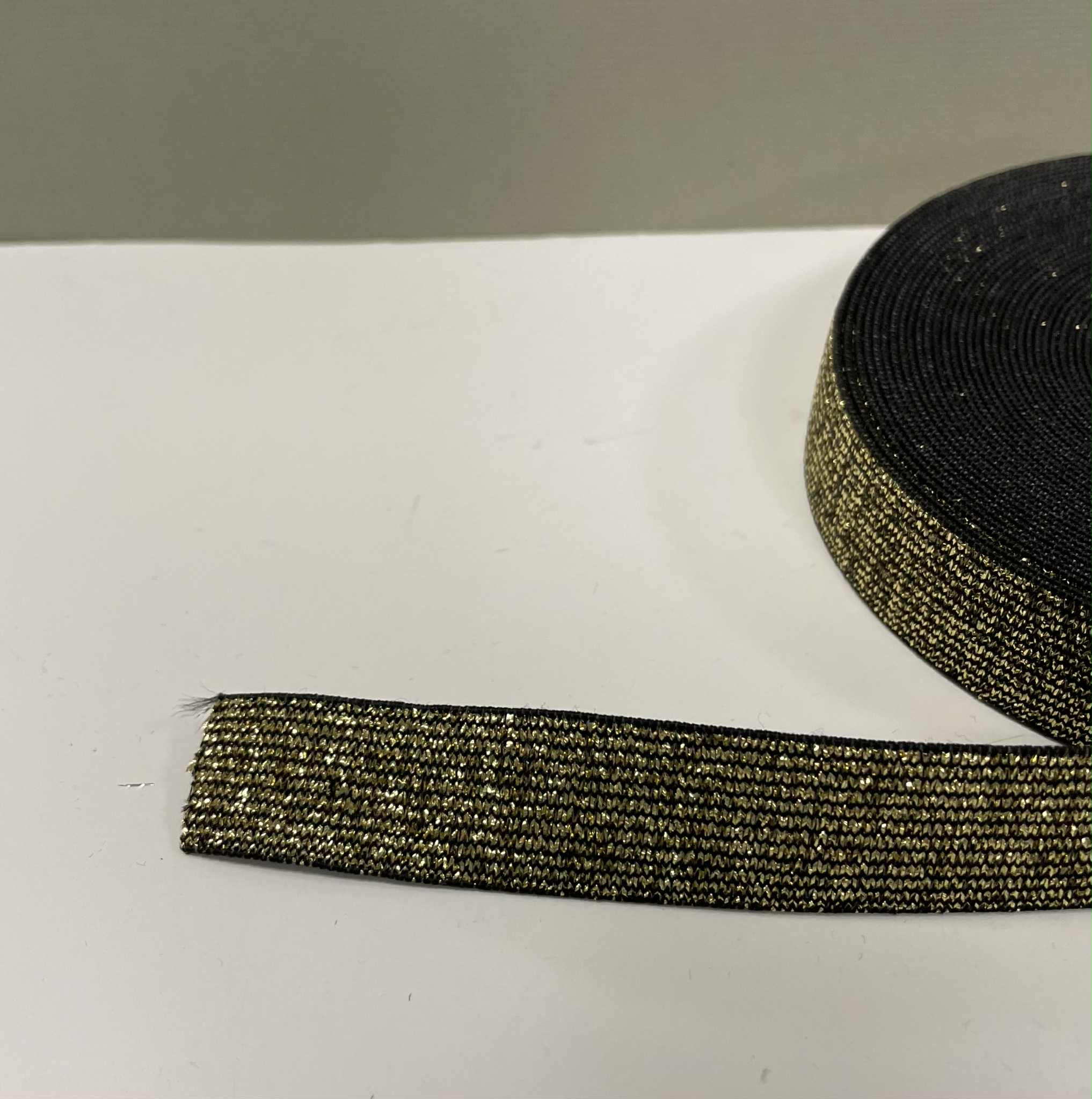 Metalizuota guma 20 mm, Auksinė/juoda Metalizuota guma 20 mm, Auksinė/juoda