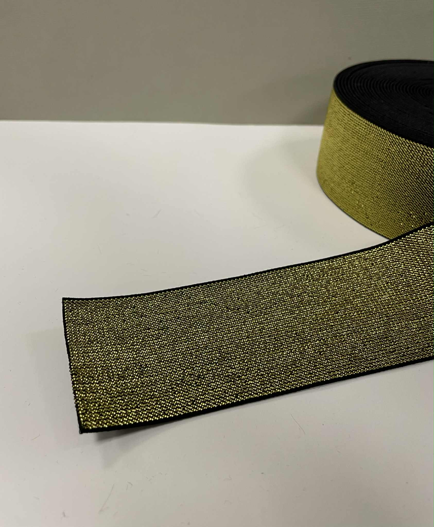 Metalizuota guma 50 mm, Auksinė/juoda Metalizuota guma 50 mm, Auksinė/juoda