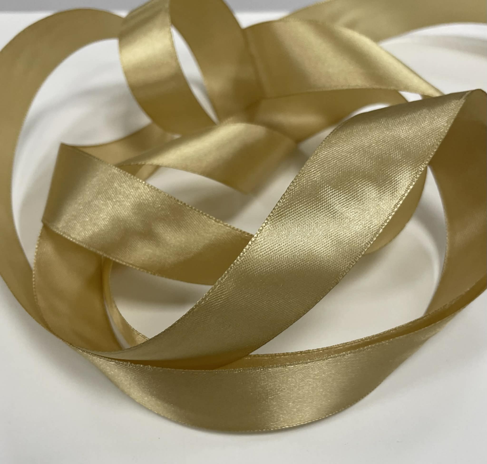 Atlasinė juostelė 25mm, auksinė Atlasinė juostelė 25mm, auksinė