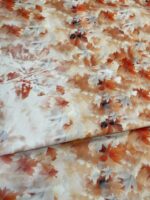 Pašiltintas, storas trikotažas su skaitmenine spauda Klevo lapai