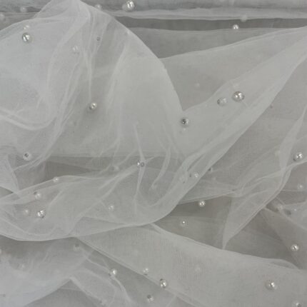 Minkštas tiulis su karoliukais, pieno baltumo