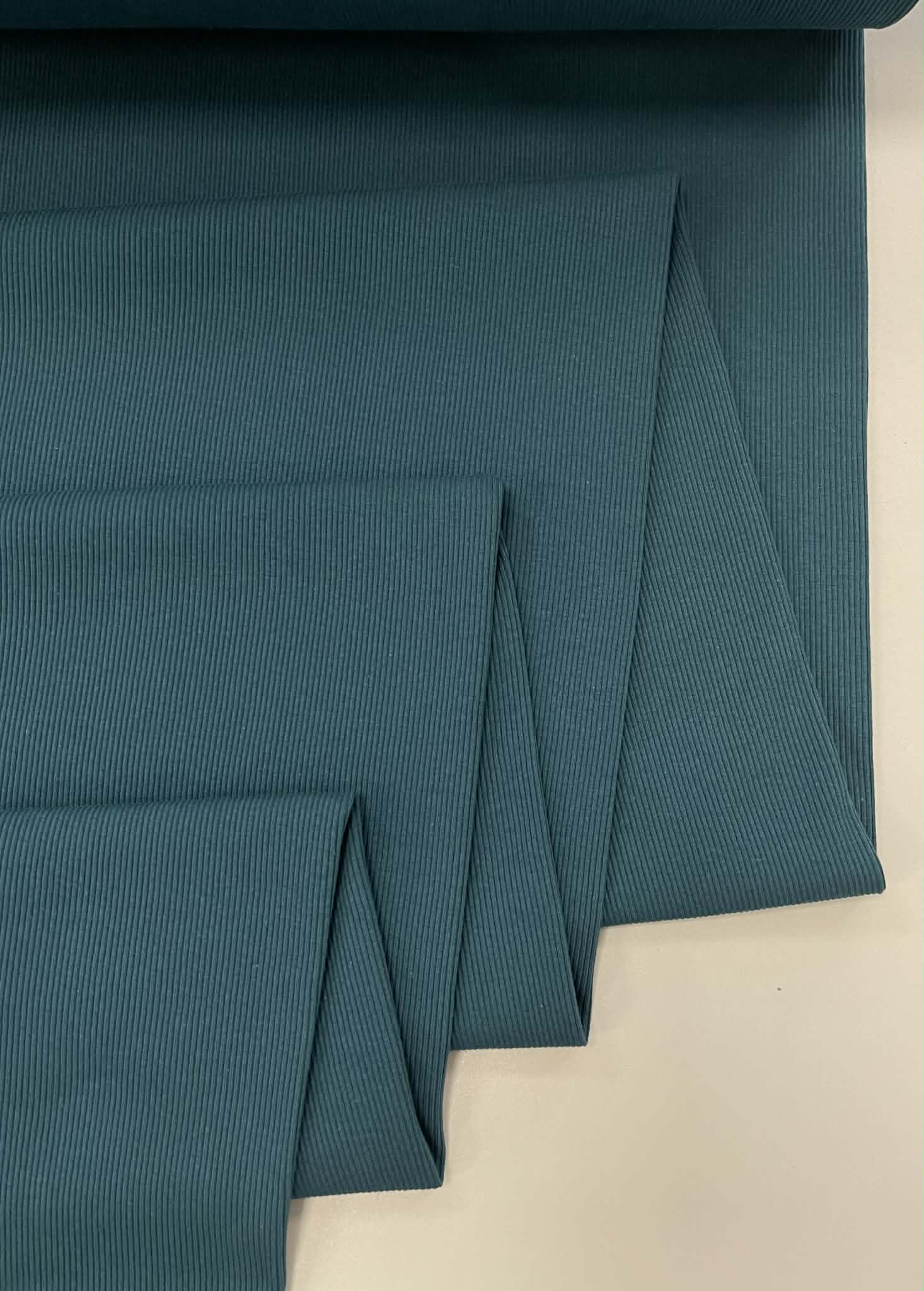 Vidutinis rib trikotažas PETROL BLUE Vidutinis rib trikotažas PETROL BLUE — trikotažas | Trys Pelėdos