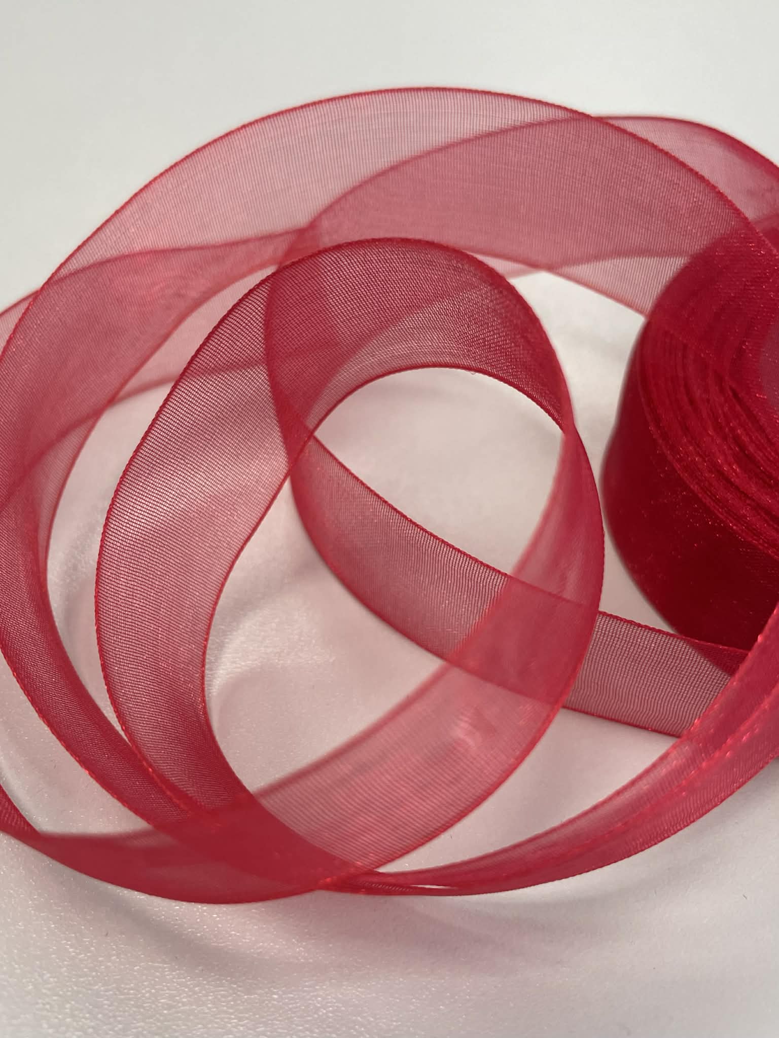 Organzos dekoratyvinė juostelė 19 mm, avietinė Organzos dekoratyvinė juostelė 19 mm, avietinė