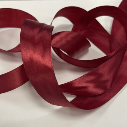 Atlasinė juostelė 30mm,šviesi bordo (minkštesnė) — siuvimo juostelė | Trys Pelėdos