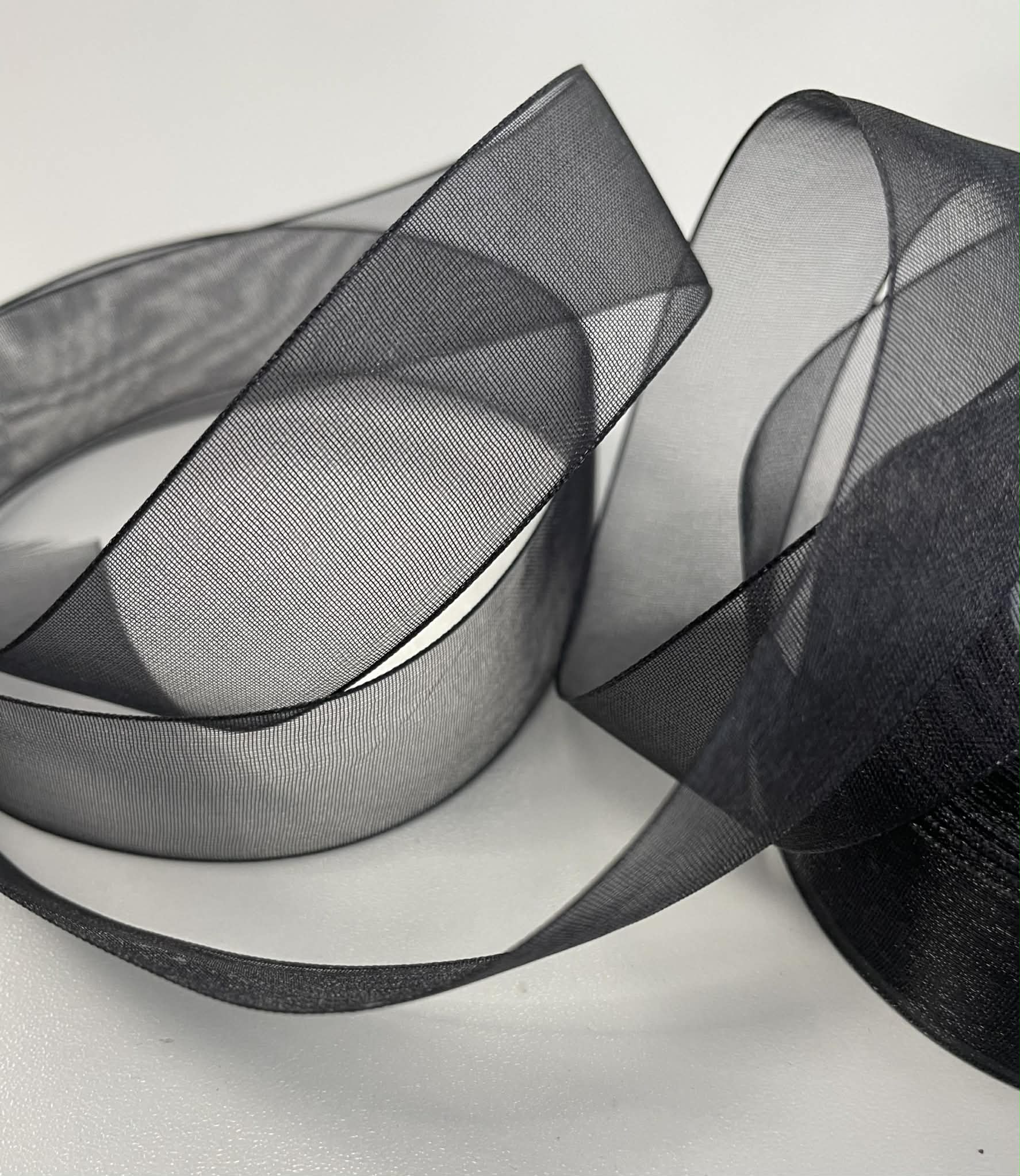 Organzos dekoratyvinė juostelė 25 mm, juoda Organzos dekoratyvinė juostelė 25 mm, juoda