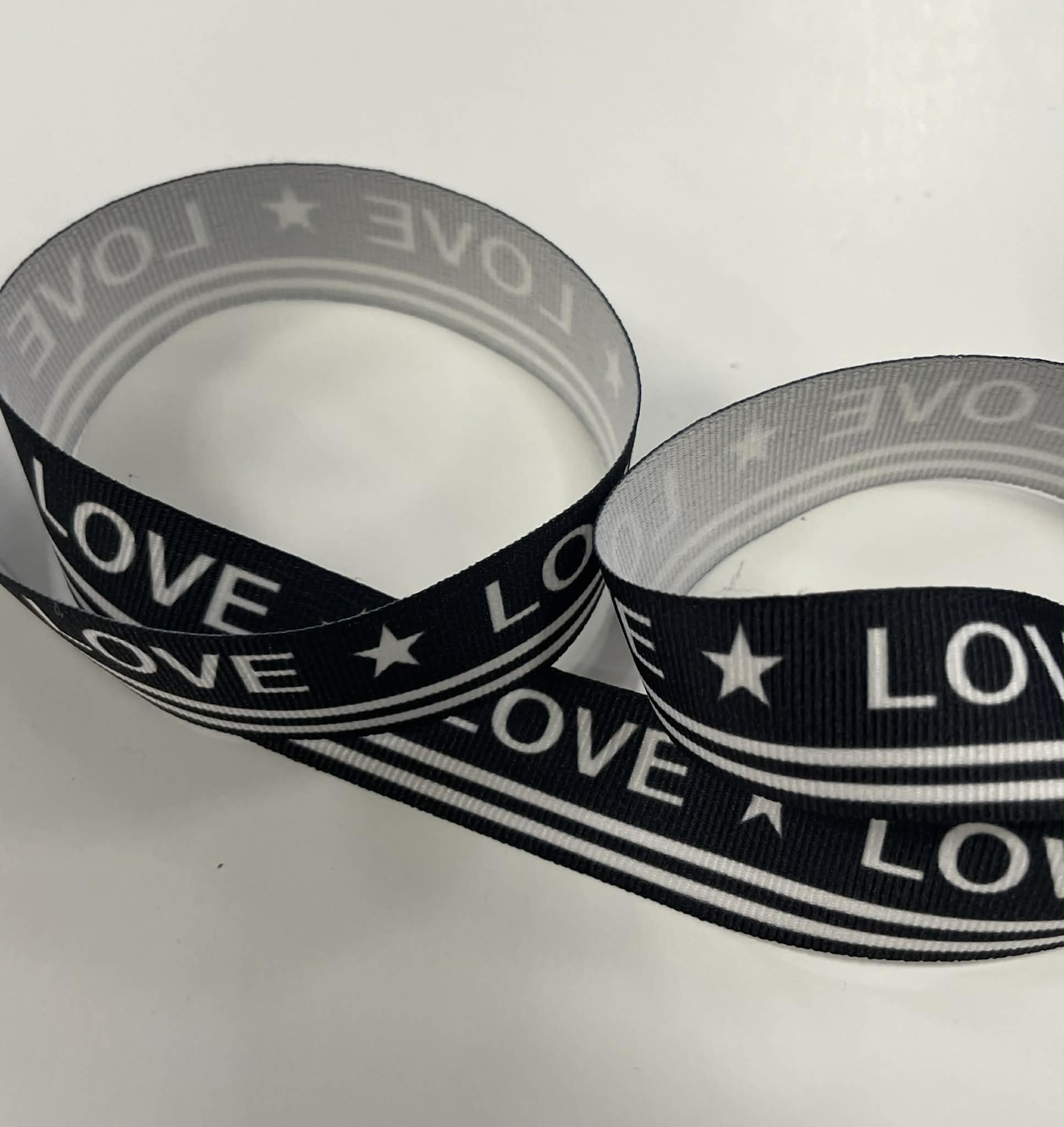 Dekoratyvinė juostelė, 25 mm LOVE — siuvimo juostelė | Trys Pelėdos