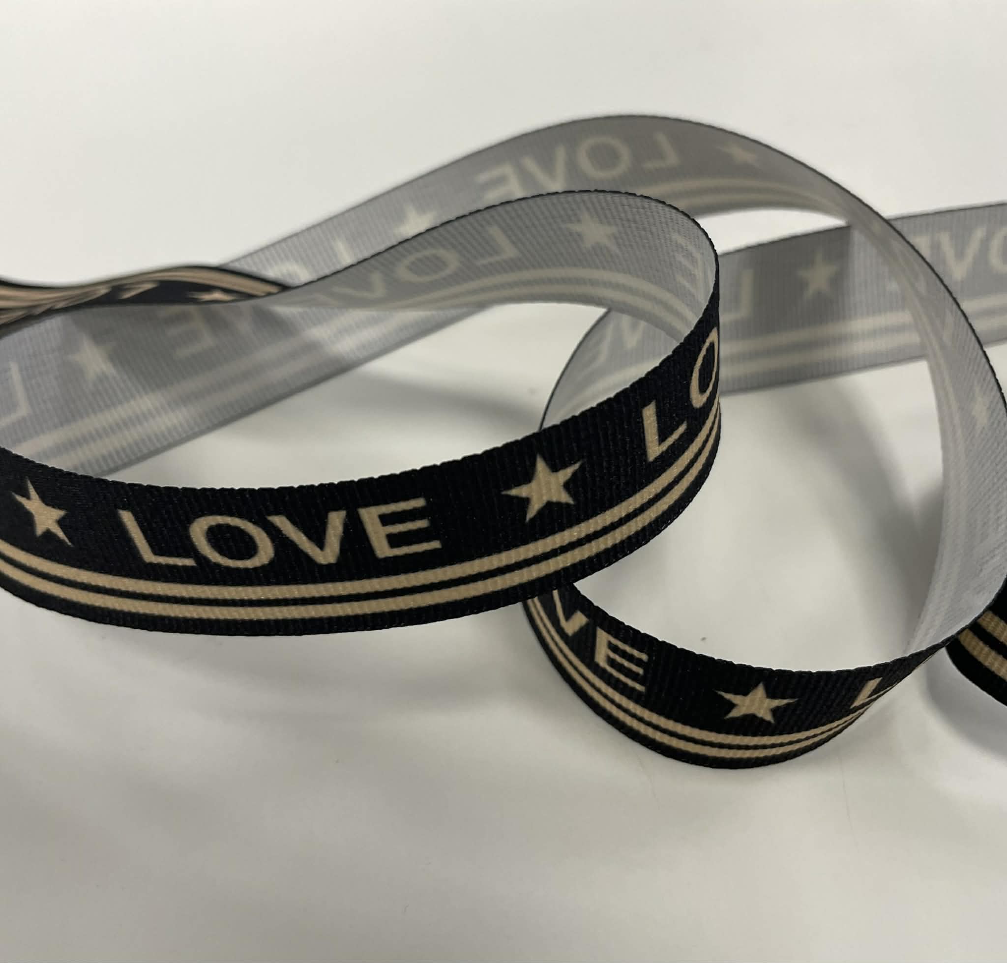 Dekoratyvinė juostelė, 25 mm LOVE — siuvimo juostelė | Trys Pelėdos