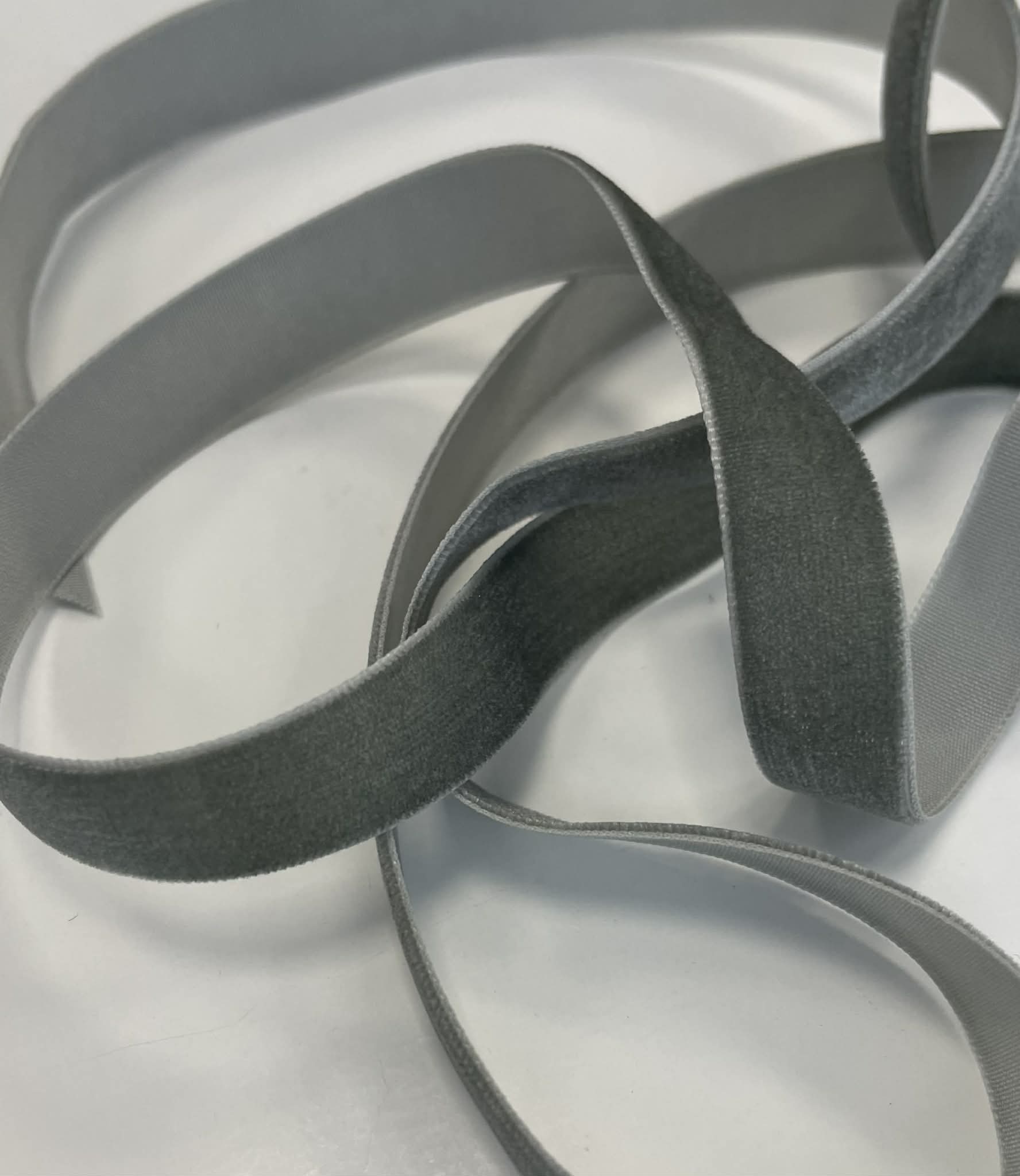 Dekoratyvinė veliūrinė juostelė, 16 mm, chaki — siuvimo juostelė | Trys Pelėdos